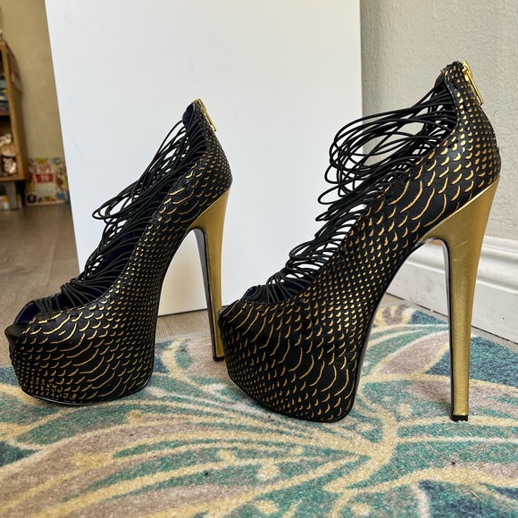 LONDON TRASH - Size 8 LT. CRUSH Gold and black leather platform heels - Picture 14 of 16